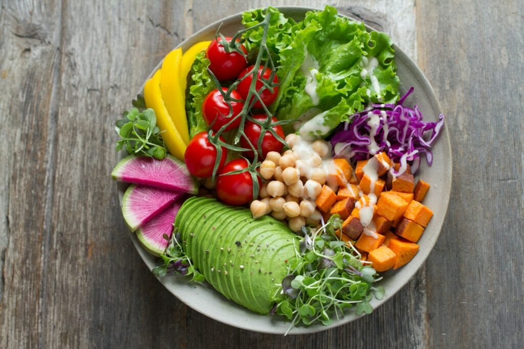 Bowl of colorful vegetables and grains, a balanced metabolic-friendly meal
